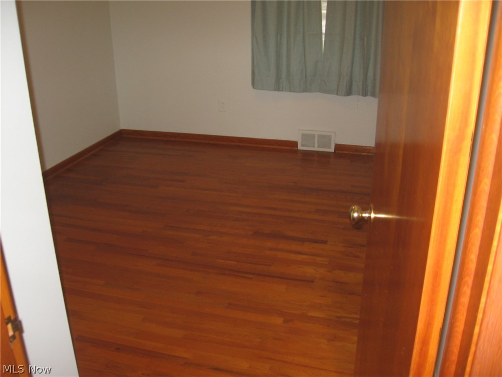 John Larson Realty Cos 06 - Residential