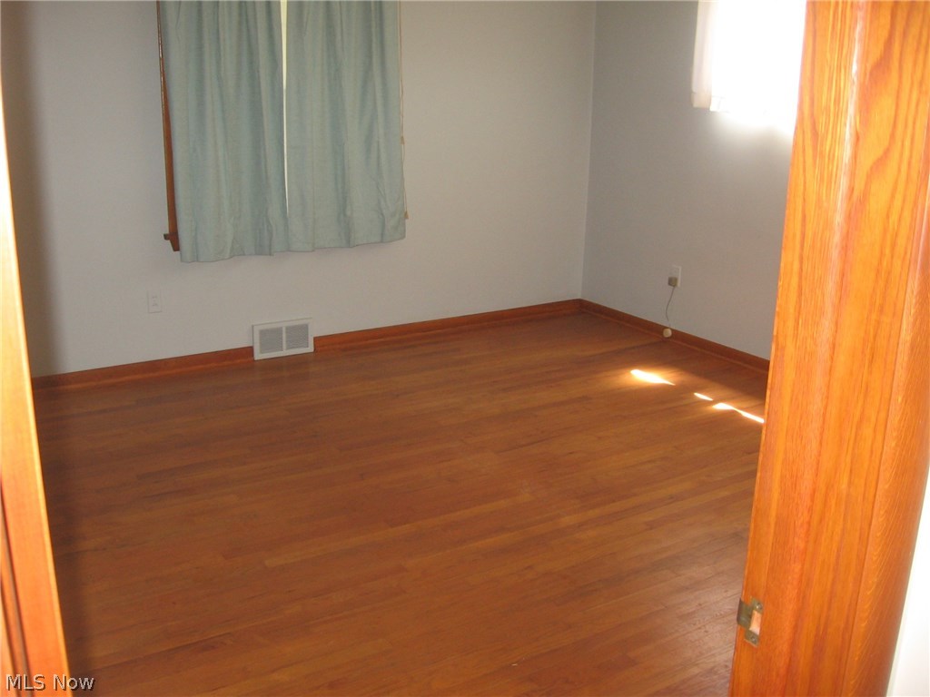 John Larson Realty Cos 06 - Residential