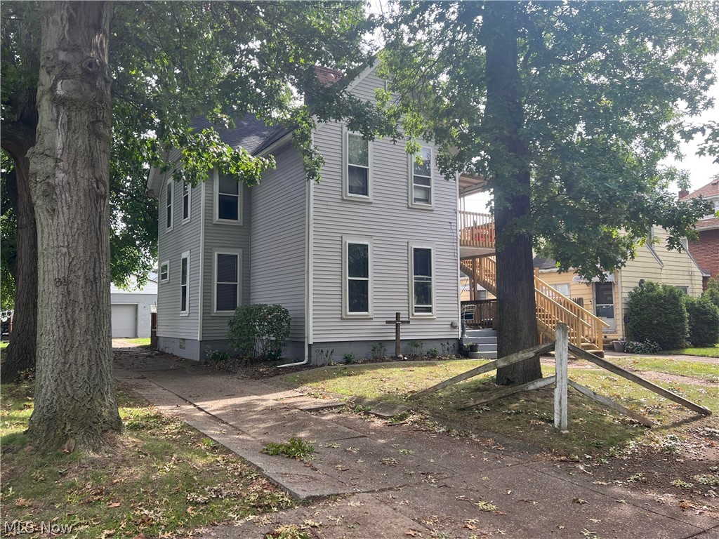 A good income producing property. Currently occupied with tenants but should be empty by October 31st. Each unit approximately 1,000 sq ft. Normally rented for $800 per unit. New roof in July 2022.