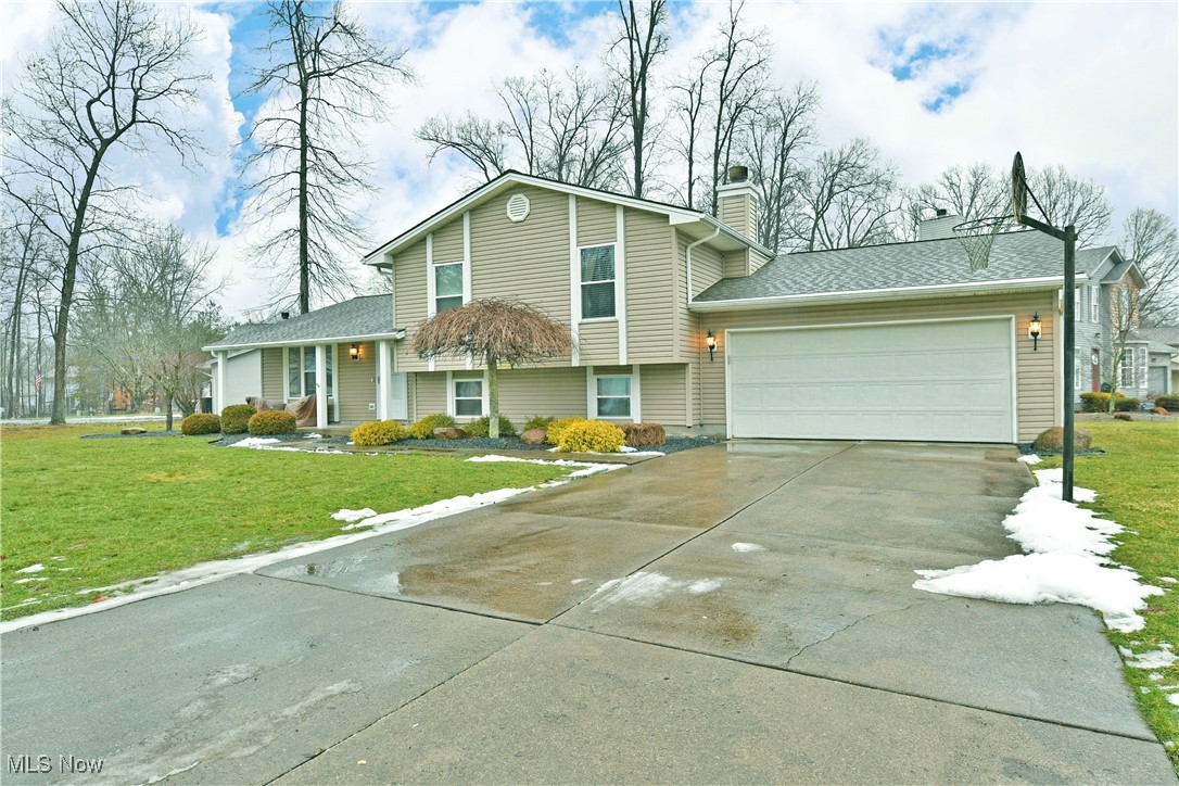 7024 Berry Blossom Drive, Canfield, Ohio image 1