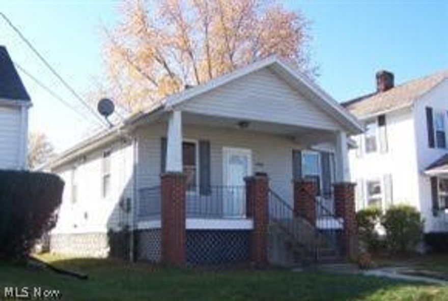 Very cute 2 bedroom home on the north end of Zanesville. Spacious living room, dining room with an eat in kitchen.Full unfinished basement with laundry hook up.Large covered front with a wood deck in the rear of the home. There is rear parking and street front parking. The tenant is responsible for all the utilities and maintaining the yard to include mowing. All applicants must pay for a credit and background check. $25 per applicant over 18 years of age that will reside in the home.