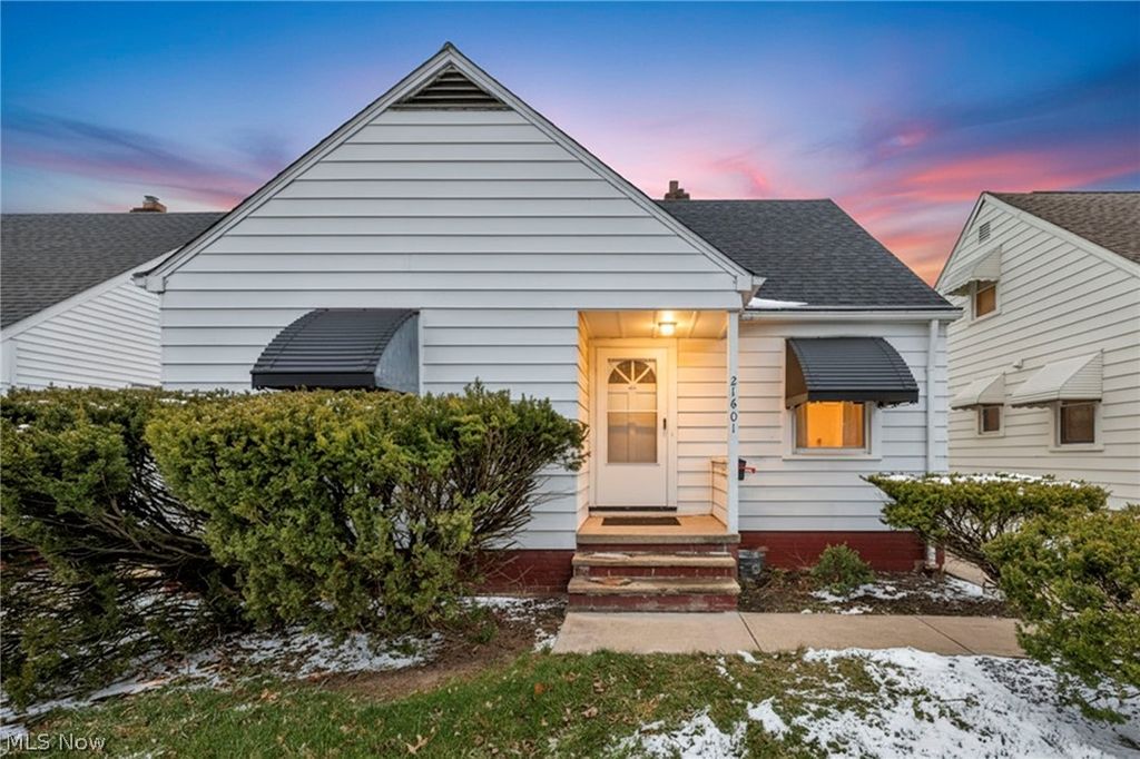 Photo of 21601 Gardenview Drive, Maple Heights, OH 44137 (MLS # 5193349)