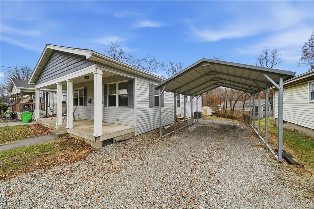 Photo of 747 14th Street SE, Massillon, OH 44646 (MLS # 5174597)