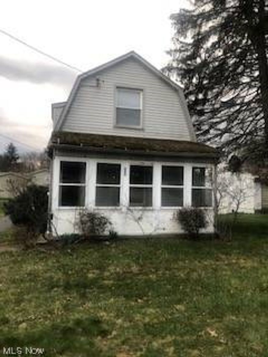 This nice two bedroom house located in Campbell is ready to move in. Nice enclosed 3 season front porch. Close to the schools. Has a detached garage and full basement. Stop in and fill out an application so it can be yours. $800 per month plus utilities and renters insurance.