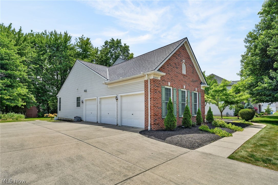 33999 Hickory Court