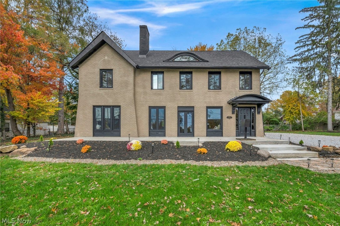 1555 W Market Street