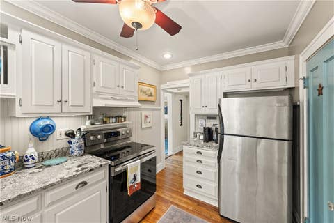 Tiny photo for 1090 Erie Cliff Drive, Lakewood, OH 44107 (MLS # 5213106)
