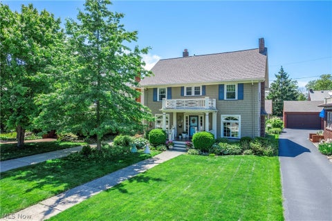 Photo of 1090 Erie Cliff Drive, Lakewood, OH 44107 (MLS # 5213106)