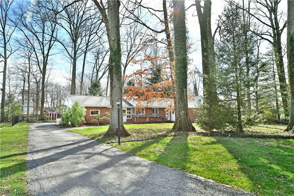 Photo of 2521 Jennifer Drive, Poland, OH 44514 (MLS # 5196980)