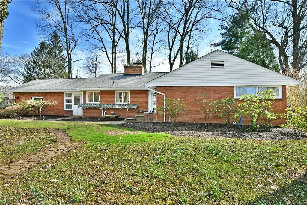 Photo of 2521 Jennifer Drive, Poland, OH 44514 (MLS # 5196980)