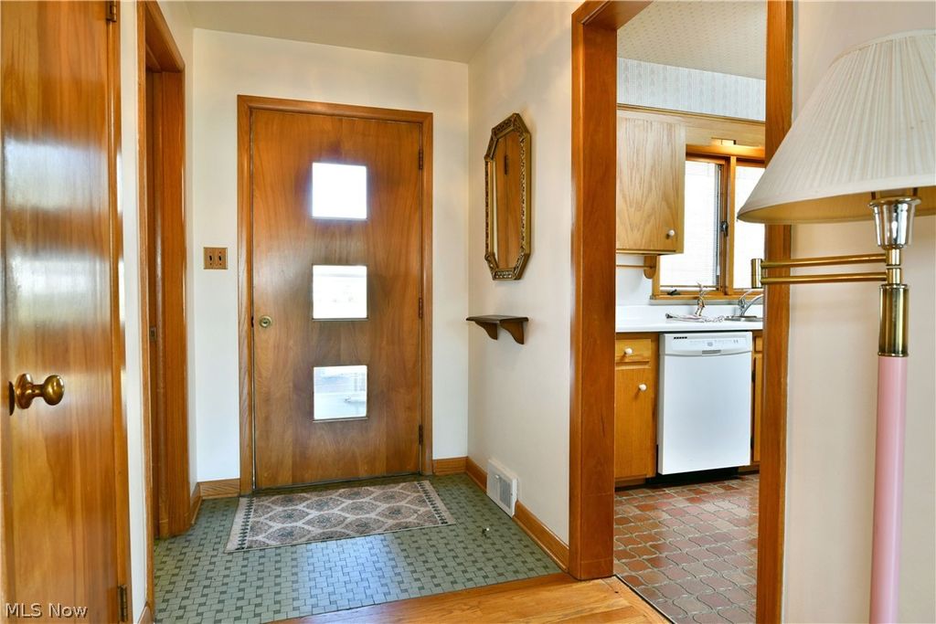 Photo of 2521 Jennifer Drive, Poland, OH 44514 (MLS # 5196980)