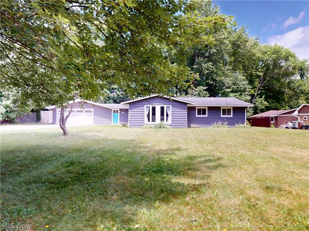 Photo of 1063 Thistleridge Drive, Macedonia, OH 44056 (MLS # 5222430)