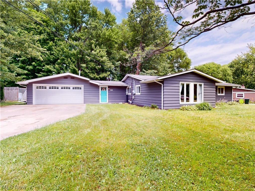 Photo of 1063 Thistleridge Drive, Macedonia, OH 44056 (MLS # 5222430)