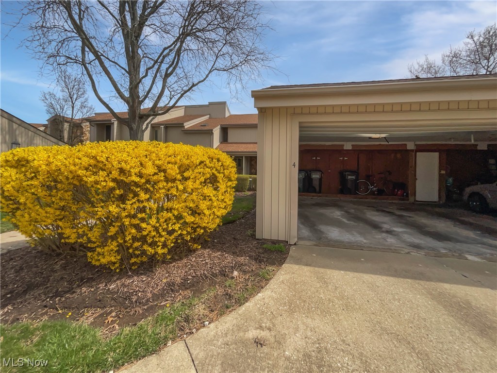 2631 Jackie Lane, Westlake, Ohio image 9