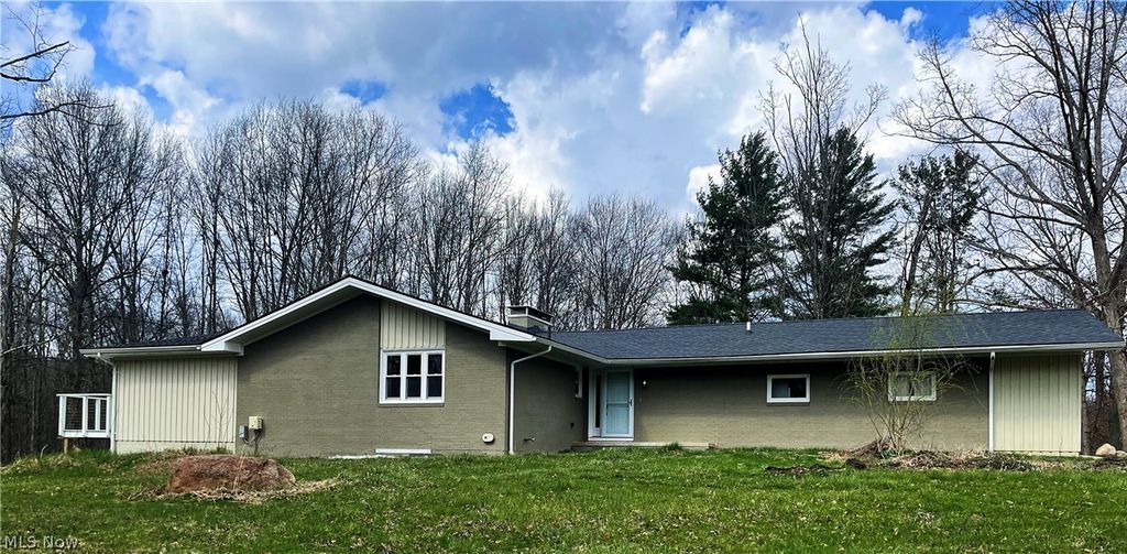 Photo of 3336 Portage Easterly, Farmington, OH 44491 (MLS # 5198726)