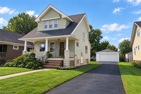 Homes For Sale - 16805 Larchwood Avenue<br/> Cleveland, OH 44135