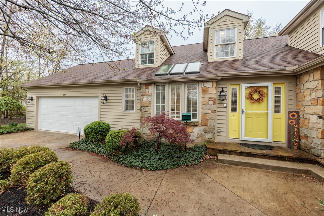 117 Royal Oak Drive, Aurora, Ohio image 1