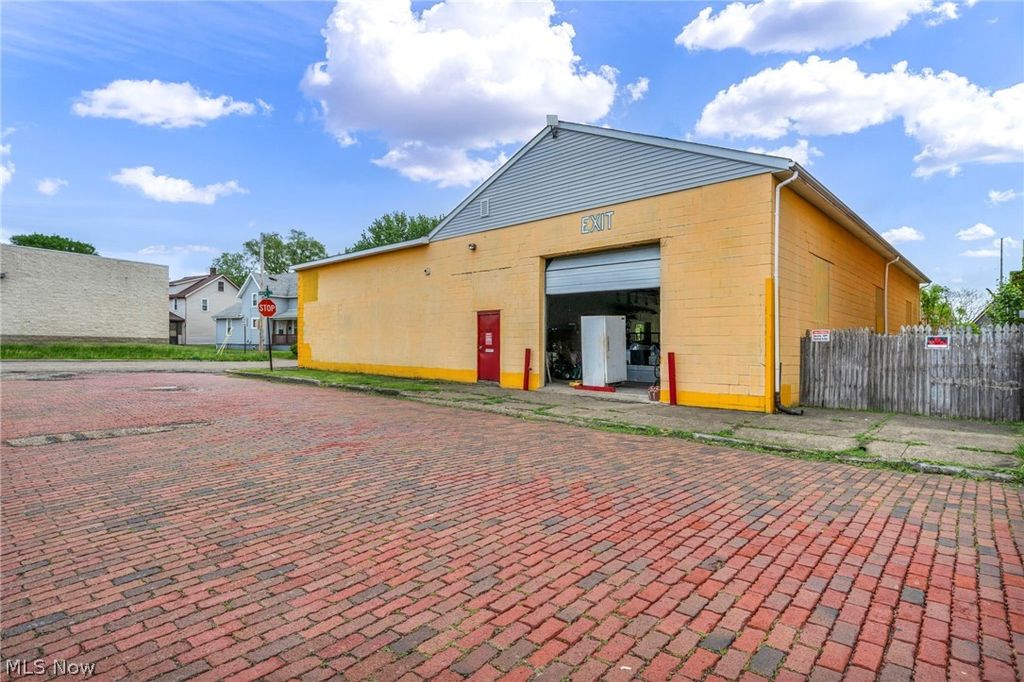 Photo of 606 9th Street NE, Canton, OH 44704 (MLS # 5204044)