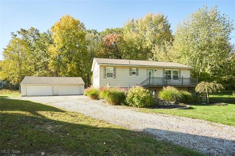 Homes For Sale - 1422 Slagle Drive<br/> Akron, OH 44312