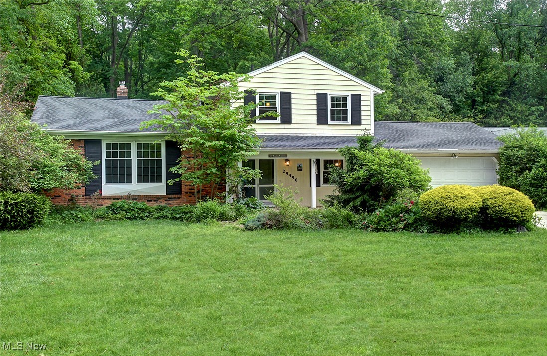 29590 Broxbourne Road, North Olmsted, Ohio image 1