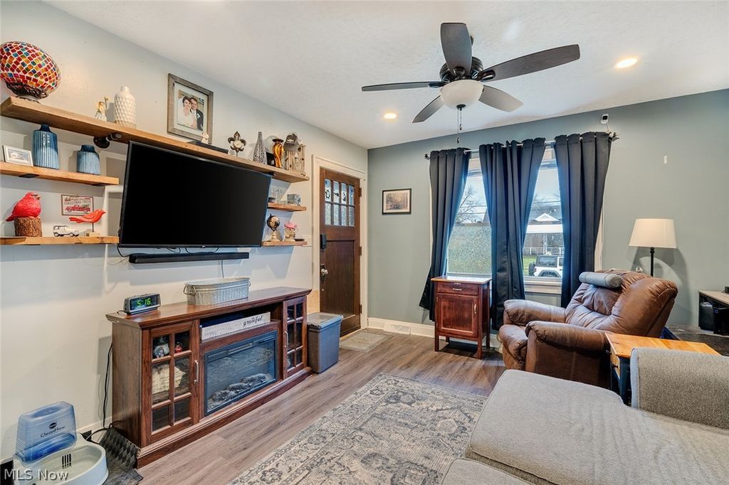 Photo of 1634 Meadowbrook Avenue, Youngstown, OH 44514 (MLS # 5191207)