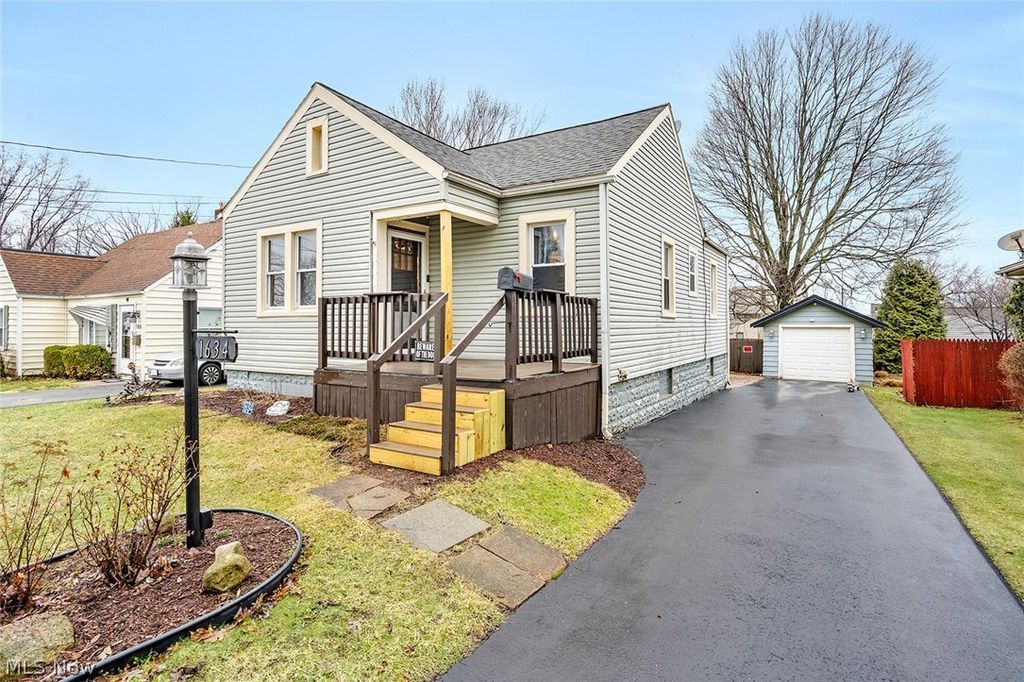 Photo of 1634 Meadowbrook Avenue, Youngstown, OH 44514 (MLS # 5191207)