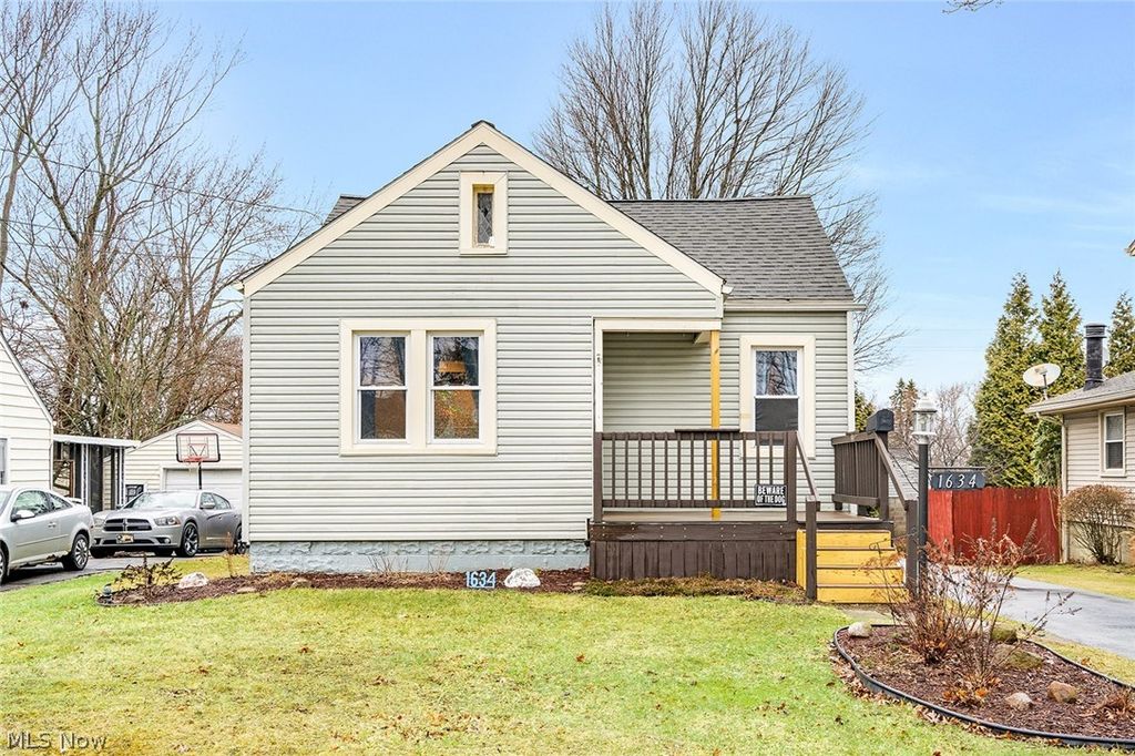 Photo of 1634 Meadowbrook Avenue, Youngstown, OH 44514 (MLS # 5191207)