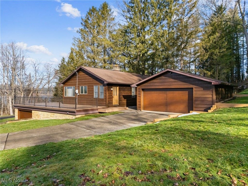 Photo of 9480 Lakewood Drive NE, Mineral City, OH 44656 (MLS # 5180170)