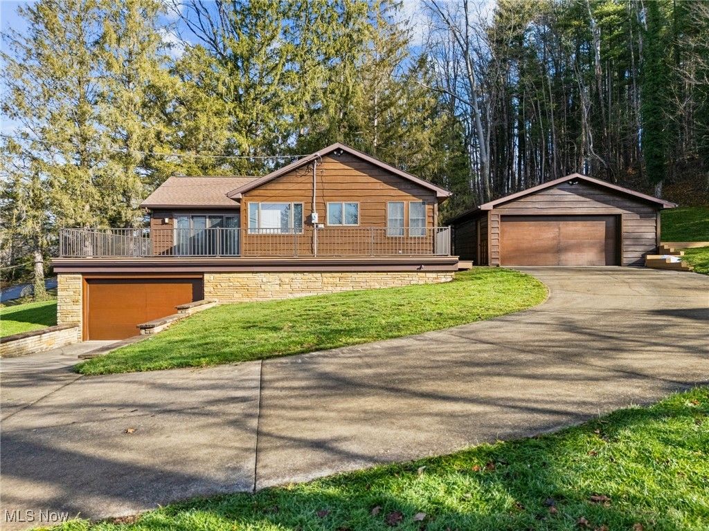 Photo of 9480 Lakewood Drive NE, Mineral City, OH 44656 (MLS # 5180170)