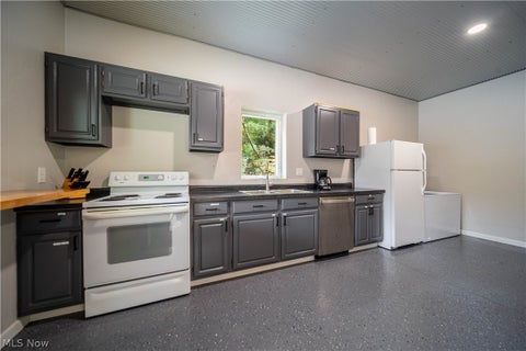 Tiny photo for 5643 Schilling NW Road, New Philadelphia, OH 44663 (MLS # 5255656)