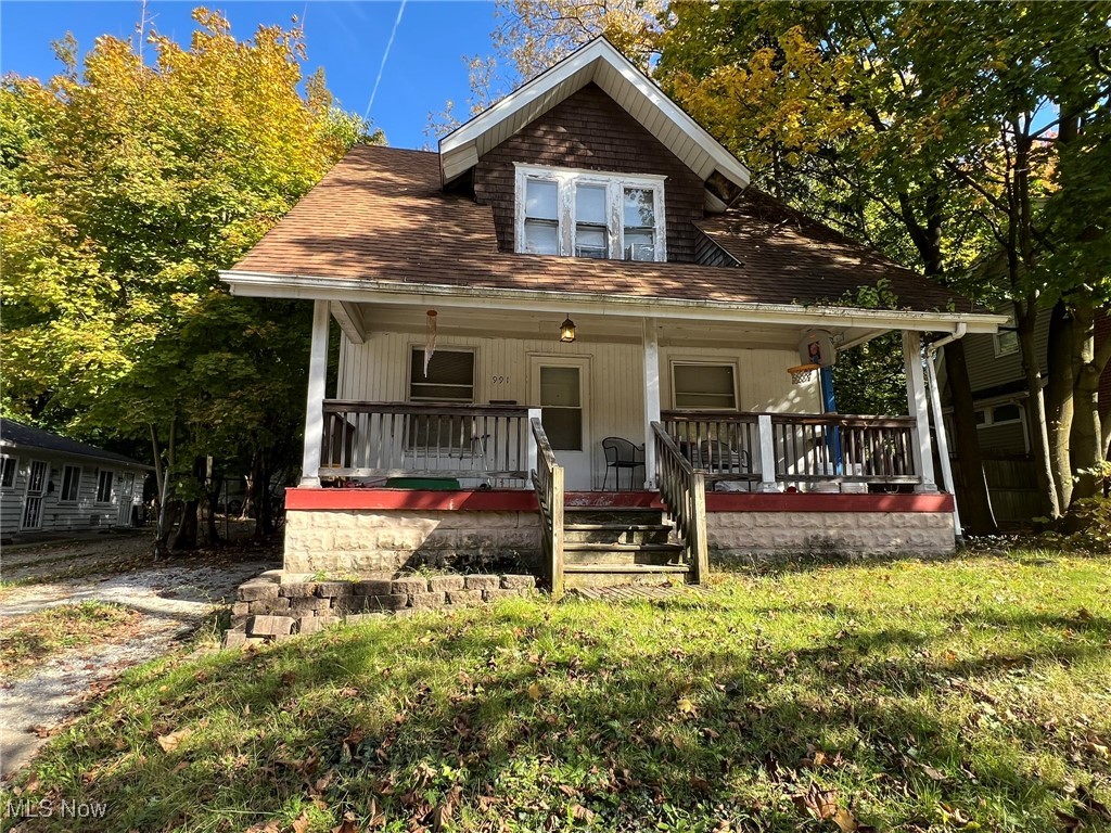 3 bedroom, 1.5 bath, currently rented. 1st floor bedroom with 1/2 bath access. Roof 2010, roof on addition 2021. Rented at: $667 per month. To sell with 776 Kraus Ct and 985-987 Diana Ave. No terms, sellers will not hold a note. Cash only, no contingencies.