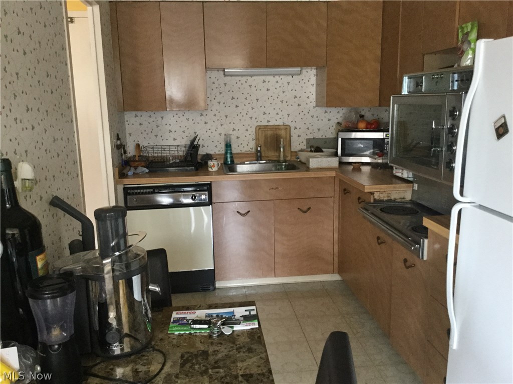 Marine Towers East Condo - Residential