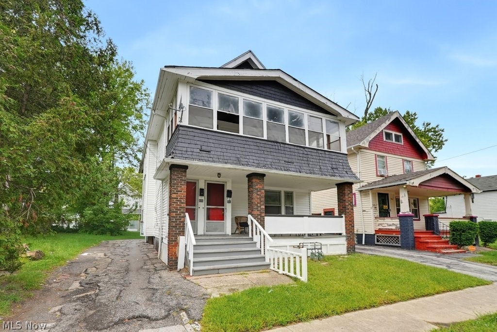 882 E 131st Street