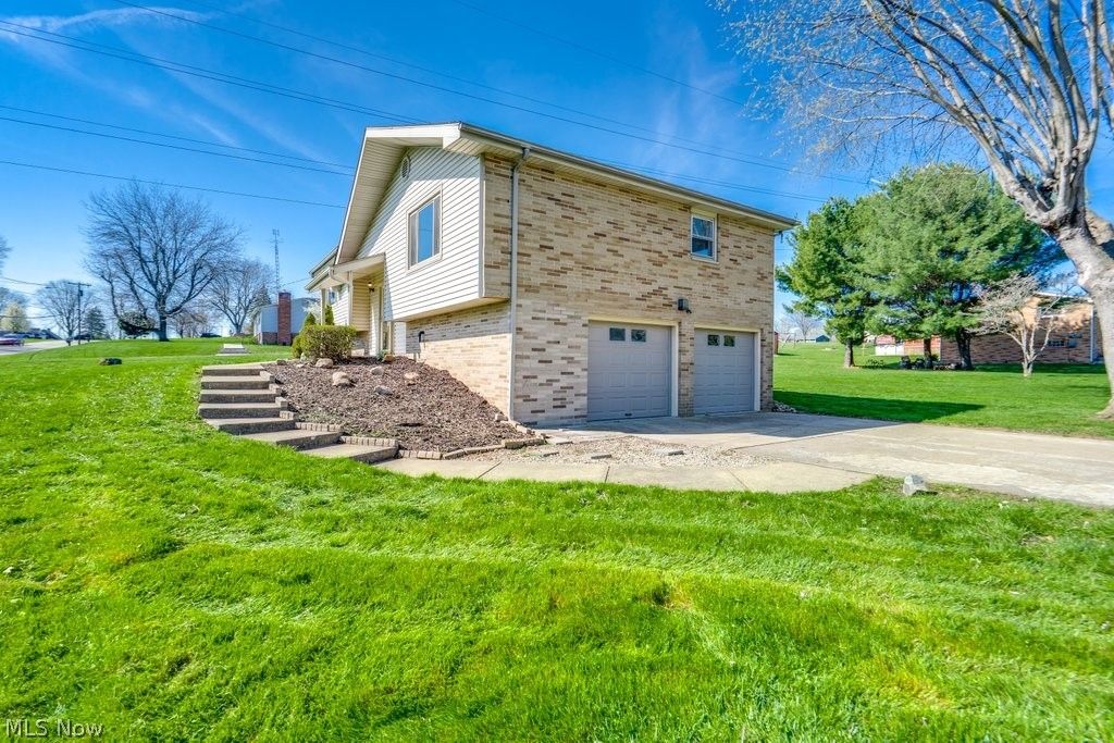 Photo of 3305 Dueber Avenue SW, Canton, OH 44706 (MLS # 5199572)