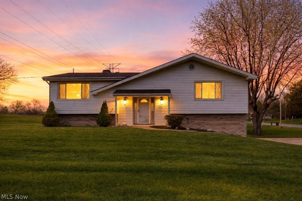 Photo of 3305 Dueber Avenue SW, Canton, OH 44706 (MLS # 5199572)