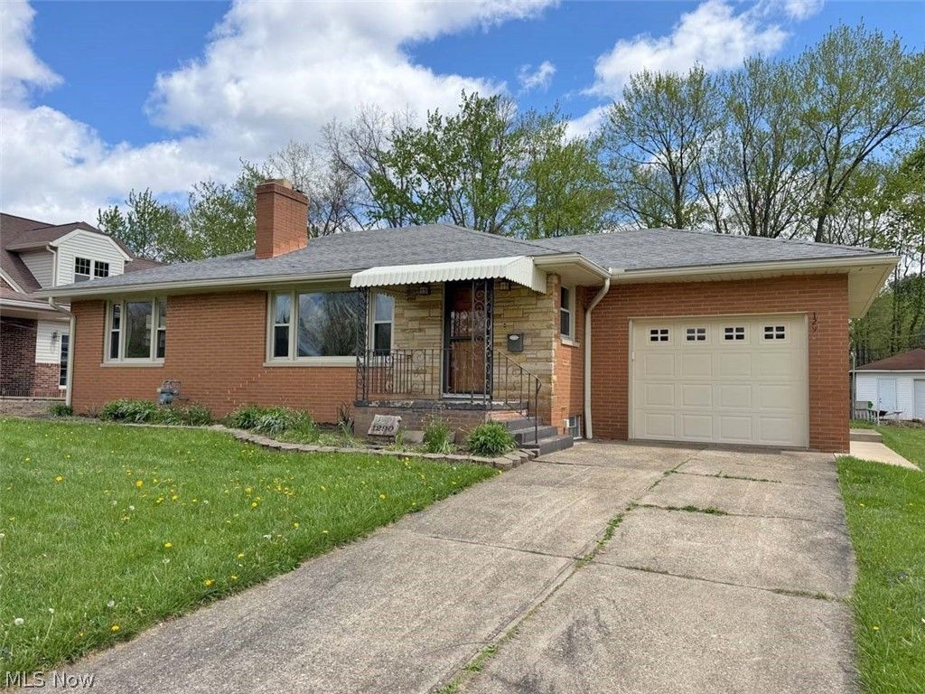 Photo of 1290 Parkway Boulevard, Alliance, OH 44601 (MLS # 5206439)
