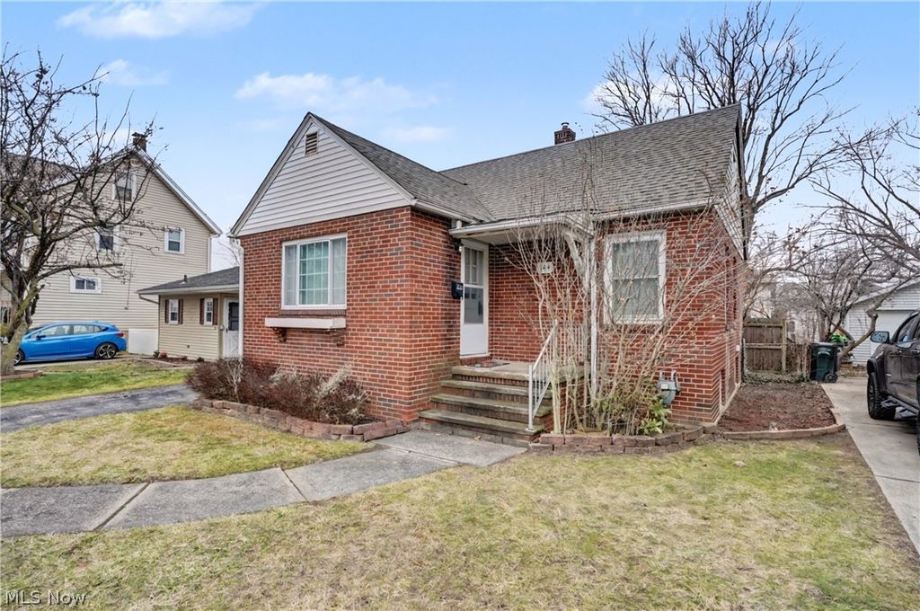Photo of 144 Roosevelt Avenue, Elyria, OH 44035 (MLS # 5188435)