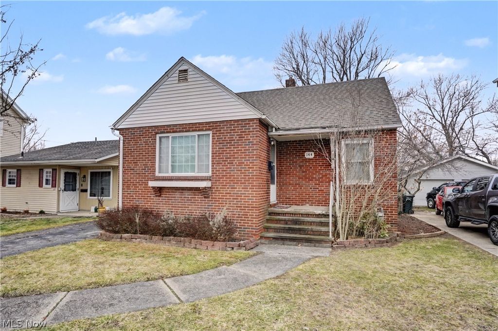 Photo of 144 Roosevelt Avenue, Elyria, OH 44035 (MLS # 5188435)