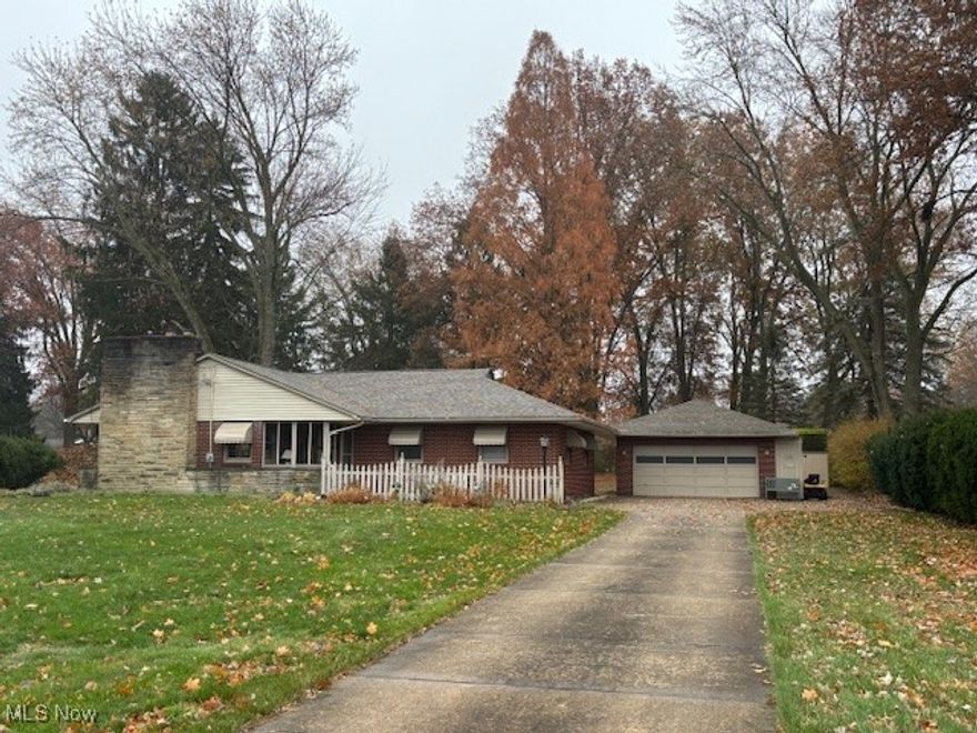 RARE OPPORTUNITY: Brick Ranch on One Acre in Salem City!
Location! Enjoy the best of both worlds with this move-in-ready, all-brick ranch situated on a full acre of private ground, offering the convenience of public water and sewer within Salem City limits.
3 Bedrooms, 2 Full Baths: Both bathrooms have been tastefully remodeled.
Elegant Interiors: Beautiful oak hardwood floors throughout the main areas.
Open Concept: Living room features a cozy fireplace with gas logs and flows seamlessly into the dining area.
Chef's Kitchen: Updated oak cabinetry, ceramic tile flooring, a large pantry, and abundant storage.
Massive 24' x 15' family room addition boasting a high wood ceiling and built-in storage.
Exterior Features: 2-car brick garage, concrete driveway, and a lovely patio area.
Private Oasis: Large, private backyard complete with a handy storage shed and invisible fencing for your pets.
Don't miss this chance for city convenience and country space!