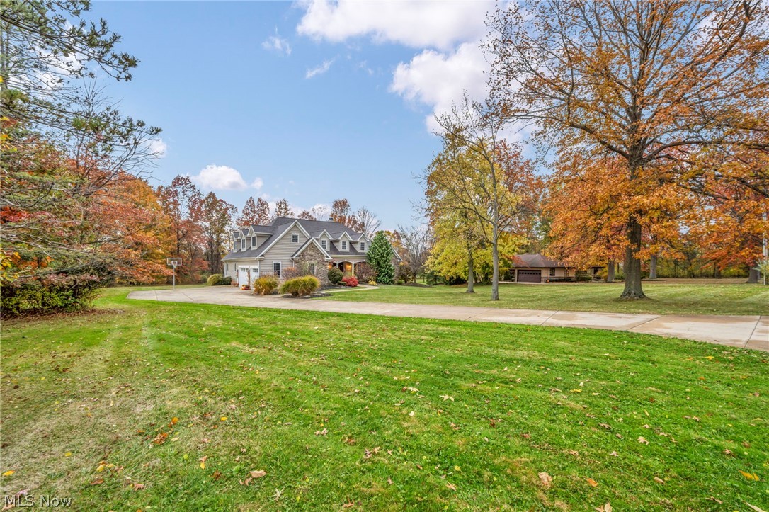 8933 Mountain View Drive