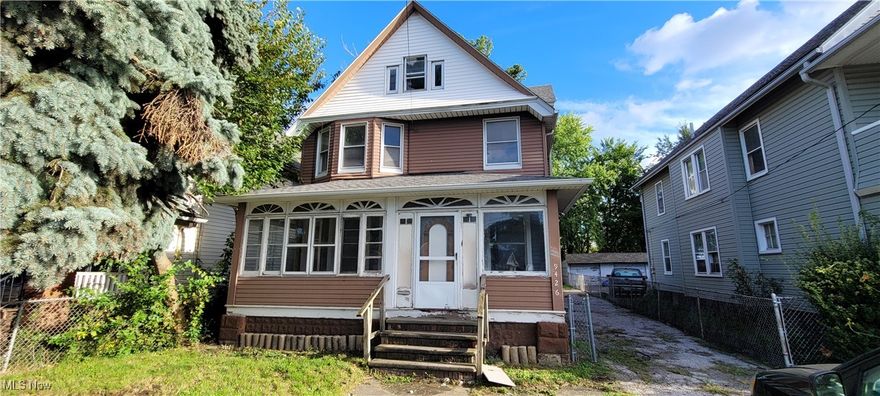 Spacious colonial in the heart of the West side of Cleveland is ready for it's new owners.  Come and make this your own today!