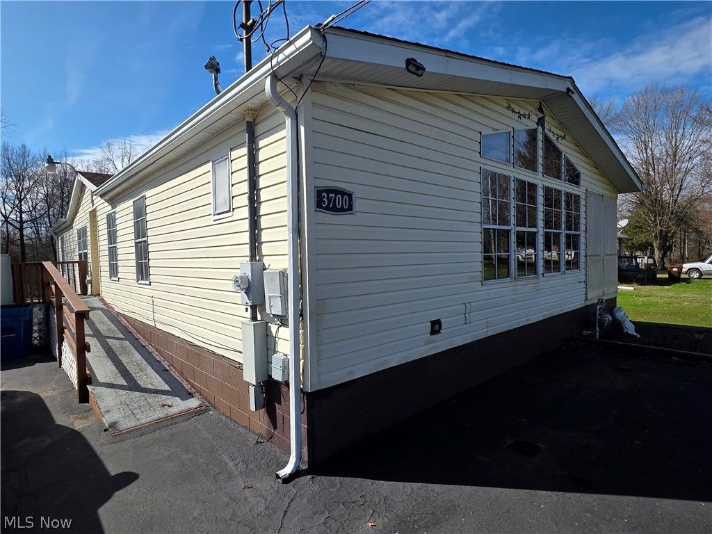 Photo of 3700 Liberty Avenue, Hubbard, OH 44425 (MLS # 5195421)