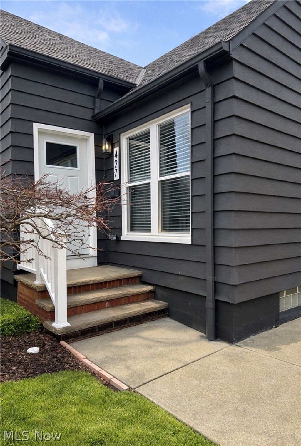 Photo of 427 275 Street, Euclid, OH 44132 (MLS # 5188327)