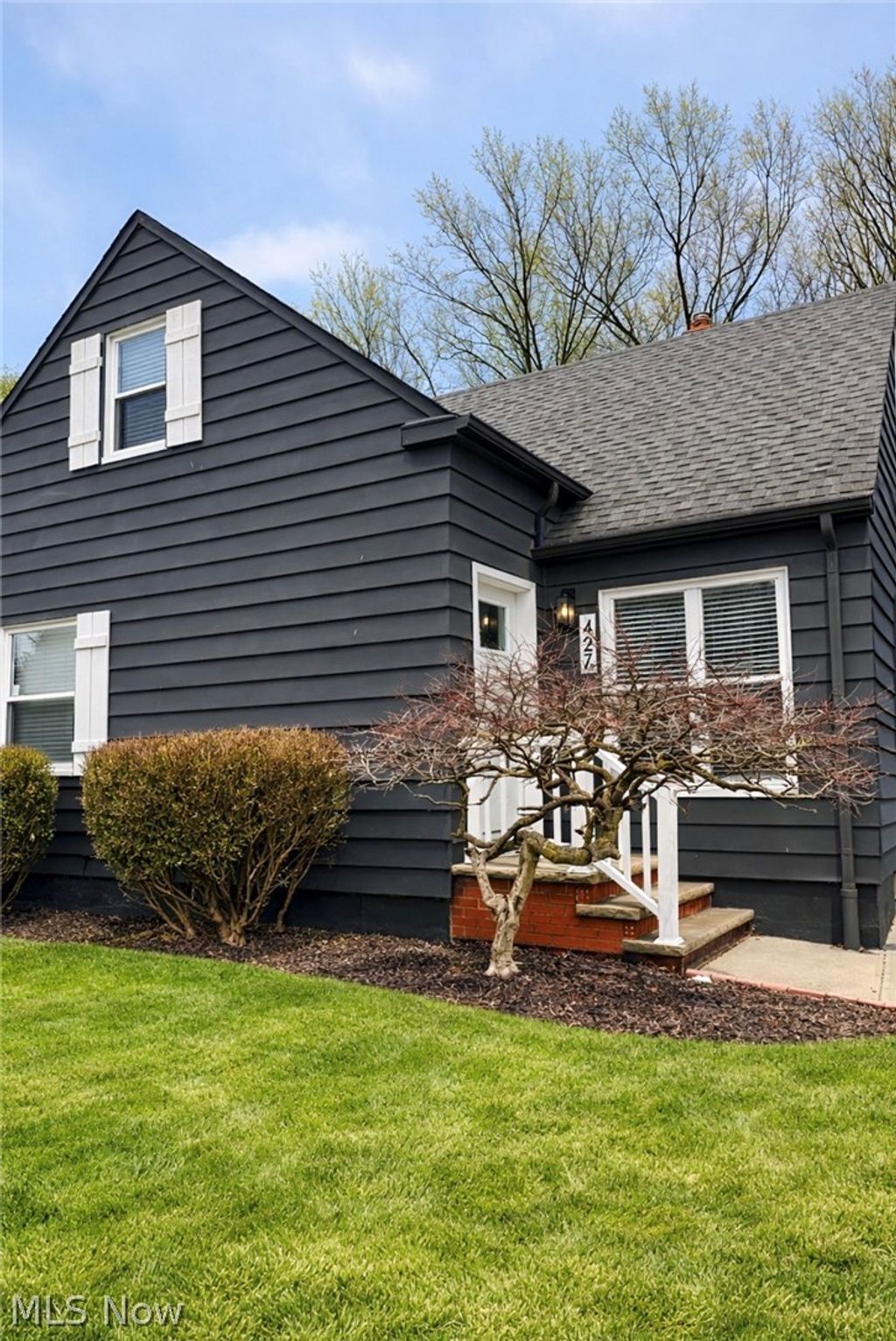 Photo of 427 275 Street, Euclid, OH 44132 (MLS # 5188327)