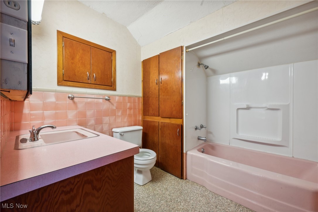 Hoyt & Munsell - Commercial Sale