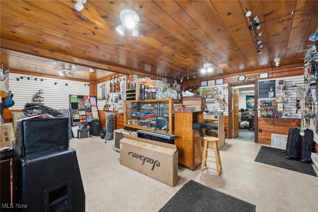 Hoyt & Munsell - Commercial Sale