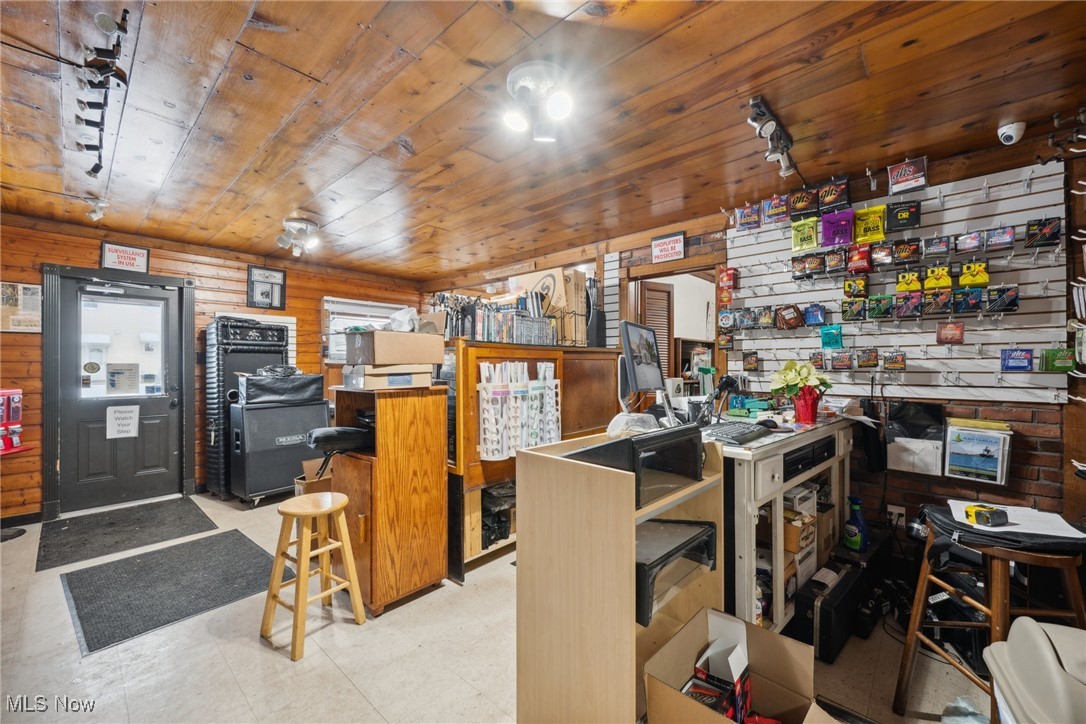 Hoyt & Munsell - Commercial Sale