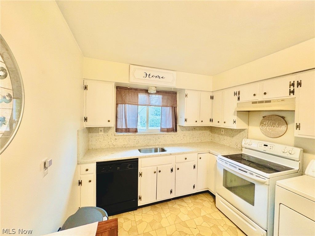 Photo of 6398 Iroquois Trail, Mentor, OH 44060 (MLS # 5190397)