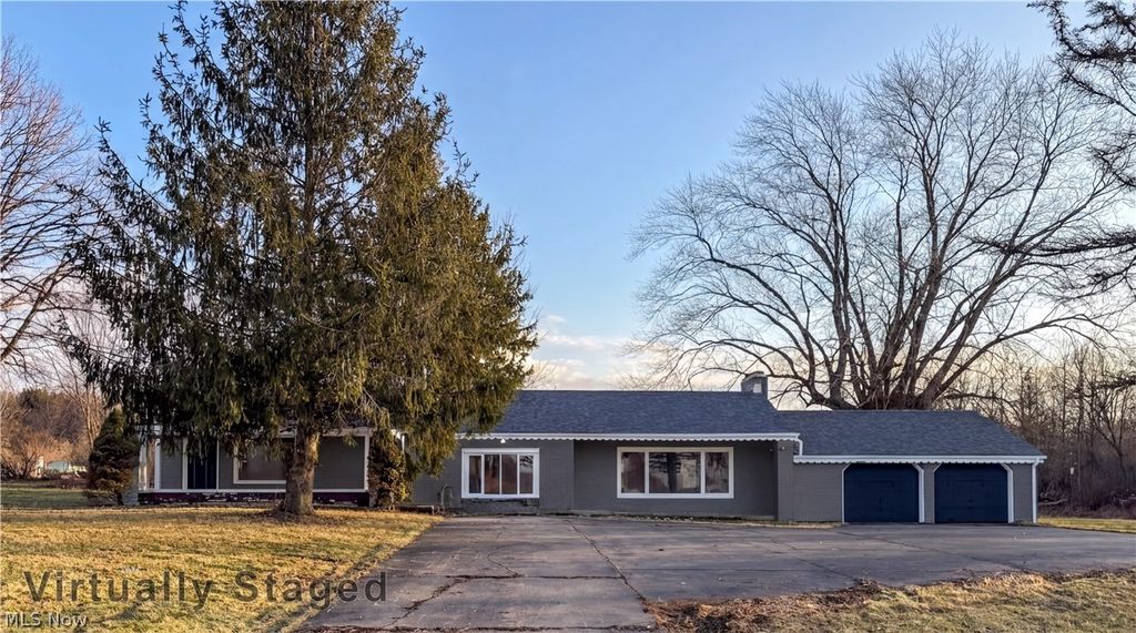 Photo of 4055 Center Road, Poland, OH 44514 (MLS # 5189154)