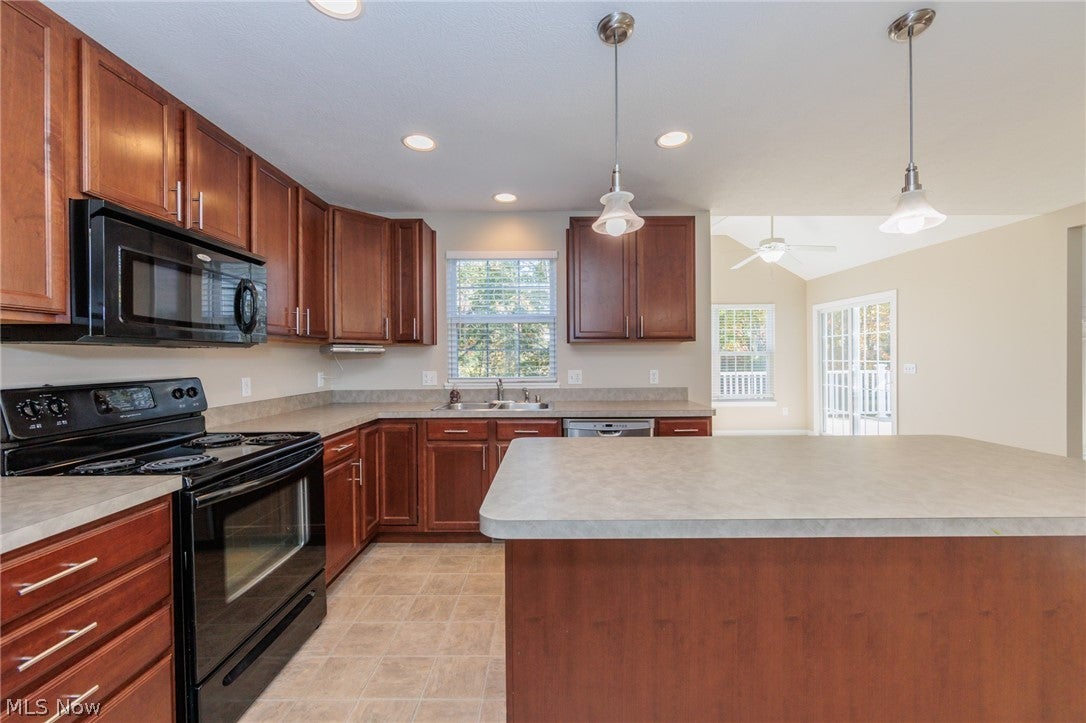 1877 Baythorn Way